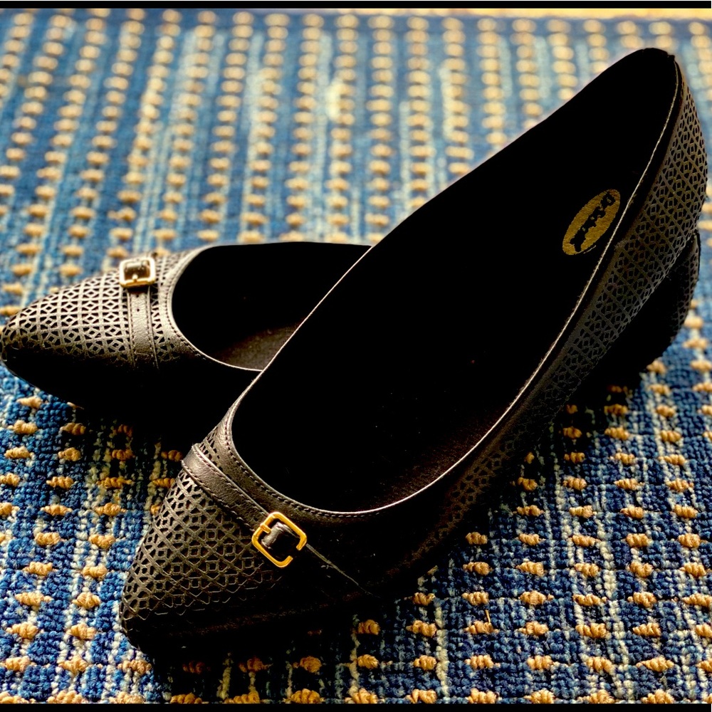 Dr. Scholls black detailed flats